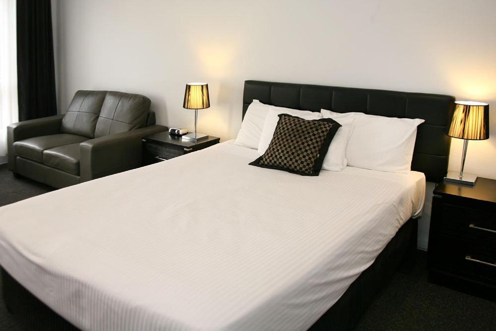 Executive Suite,1176890107:JPEG